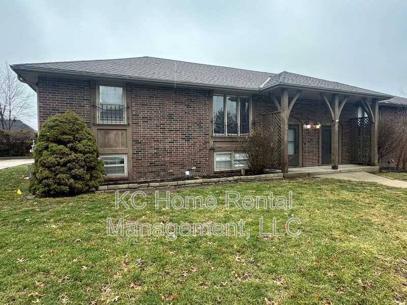 211 Nw Highland Ln - Photo 3 of 41