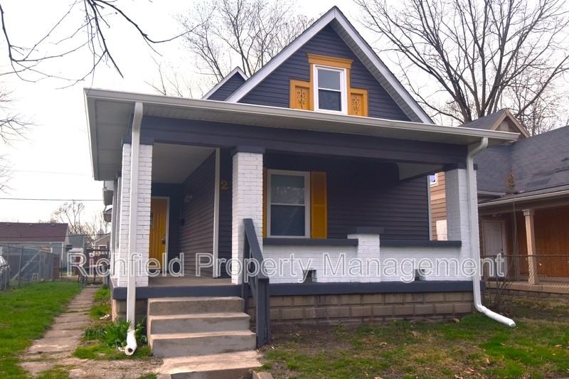 218 N Tacoma Ave - Photo 3 of 22