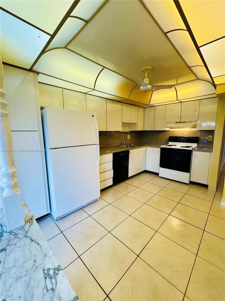 1082 Nw 85th Ter #C71 - Photo 3 of 12