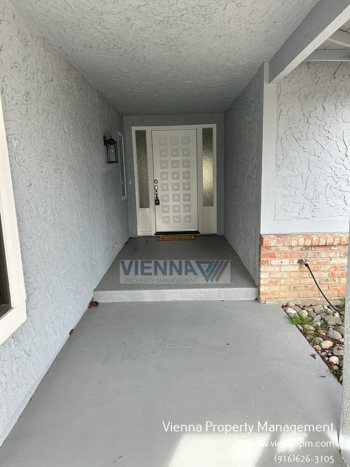 5907 Woodbridge Way - Photo 3 of 25