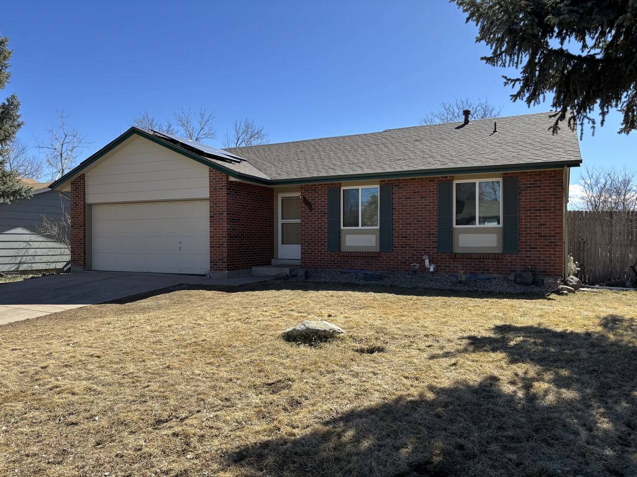 9522 W Walden Ave - Photo 3 of 23