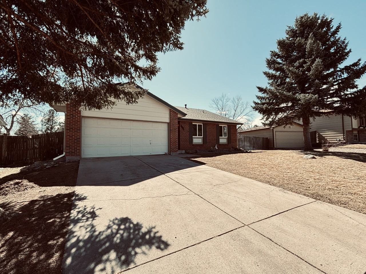 9522 W Walden Ave - Photo 2 of 23