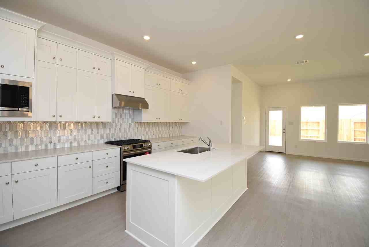 6303 Golden Seaton Dr - Photo 6 of 44