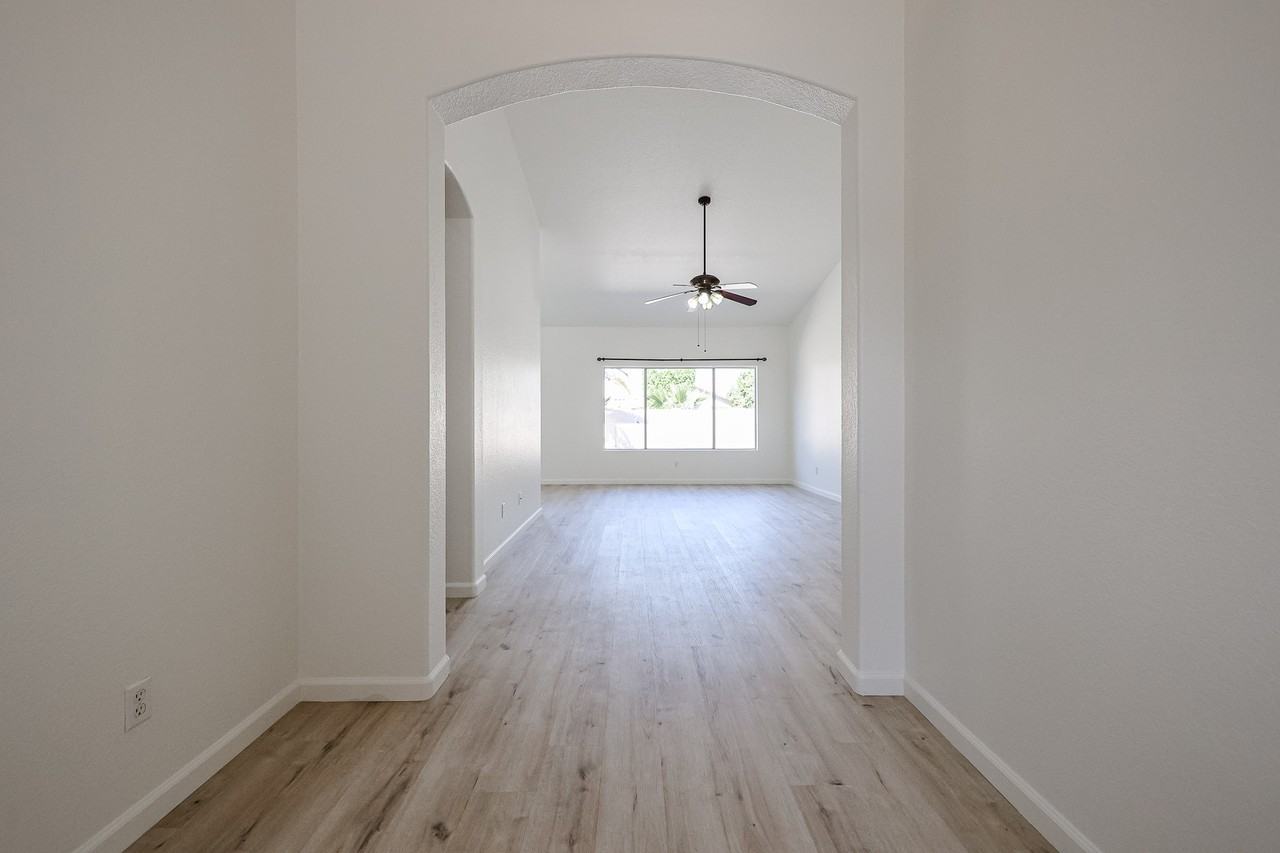 764 E Sheffield Ave - Photo 5 of 50