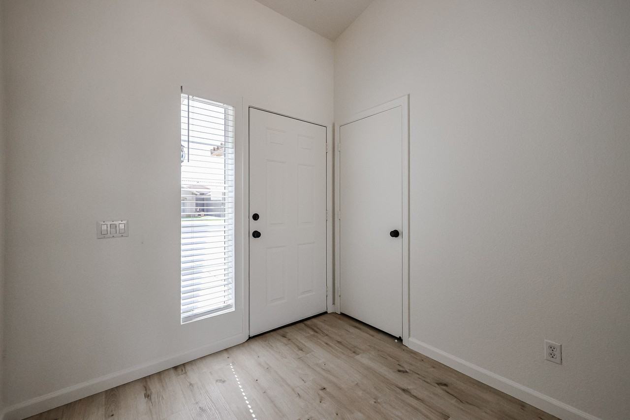 764 E Sheffield Ave - Photo 6 of 50