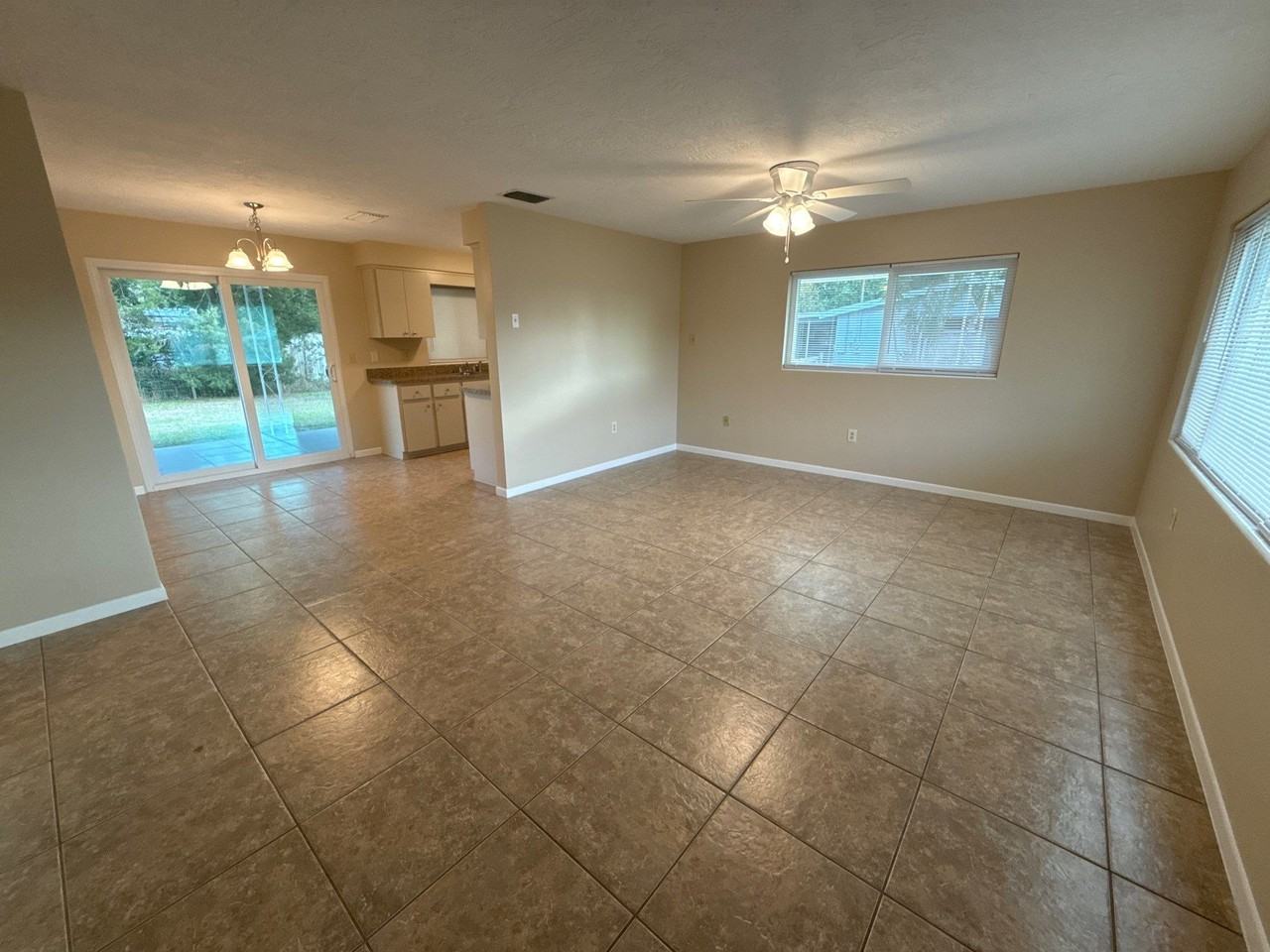 41 S Monroe St - Photo 5 of 19