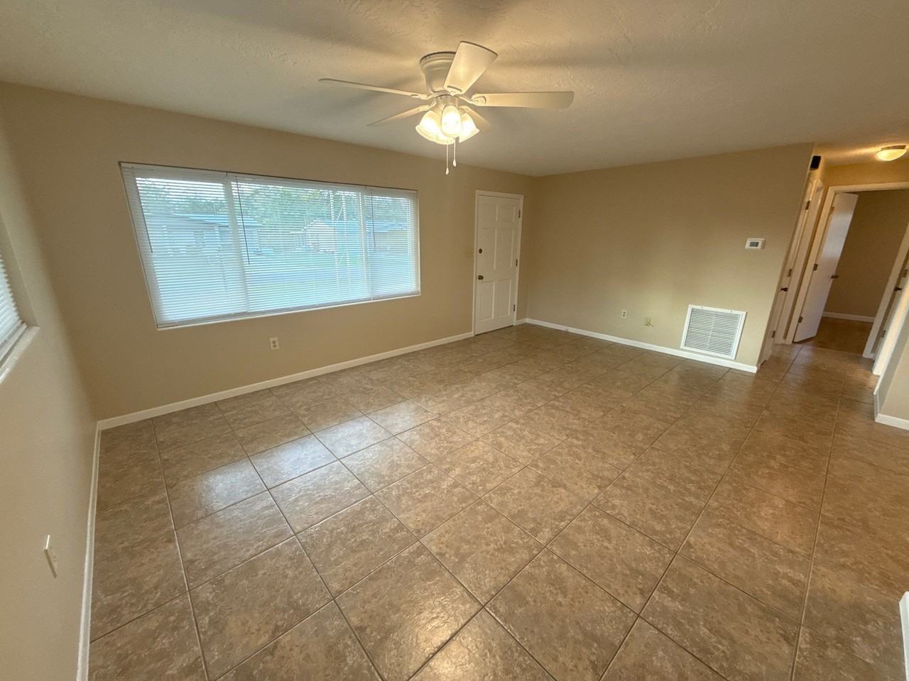 41 S Monroe St - Photo 7 of 19