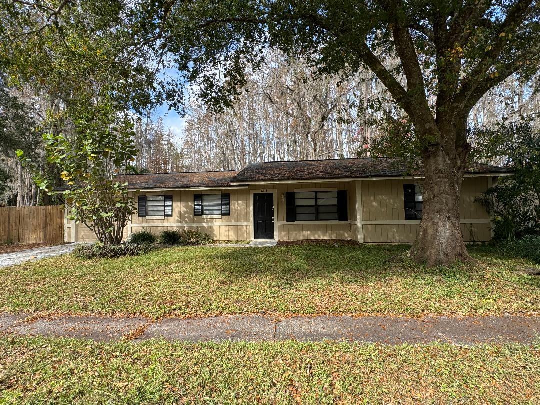 1211 Foxwood Dr - Photo 2 of 20