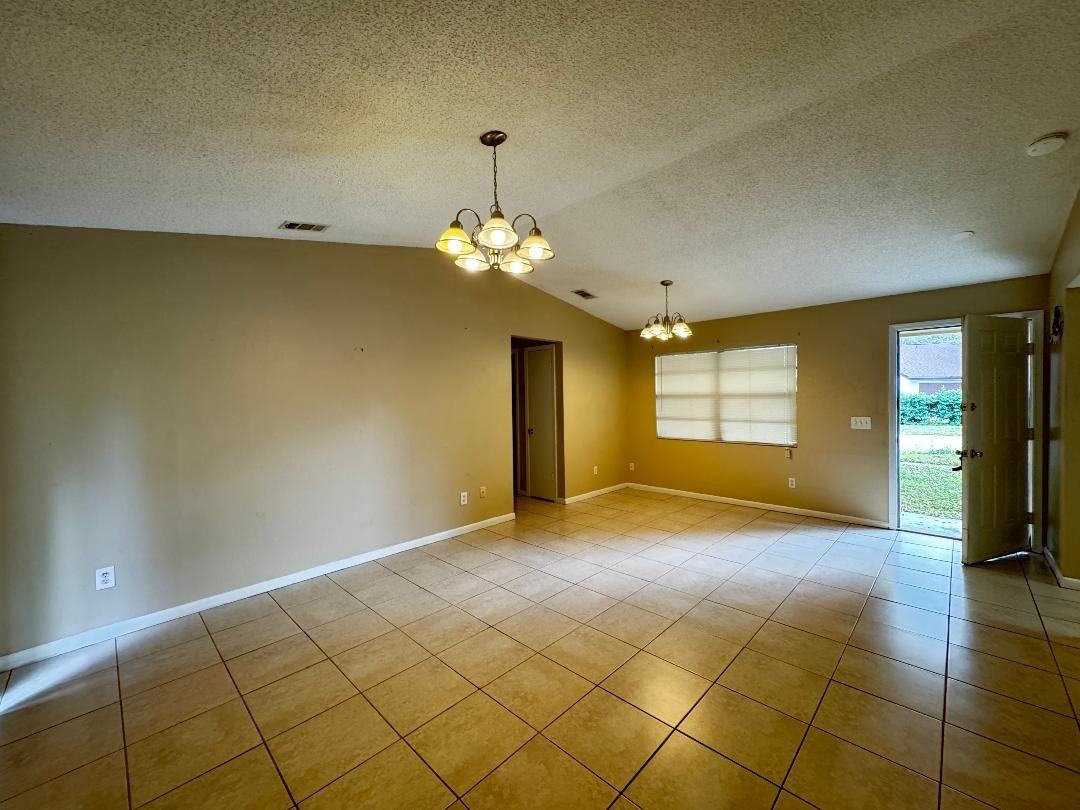 1211 Foxwood Dr - Photo 3 of 20