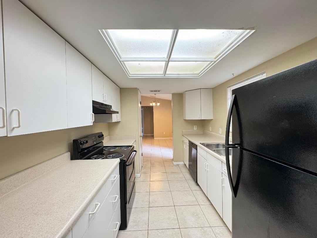 1211 Foxwood Dr - Photo 5 of 20