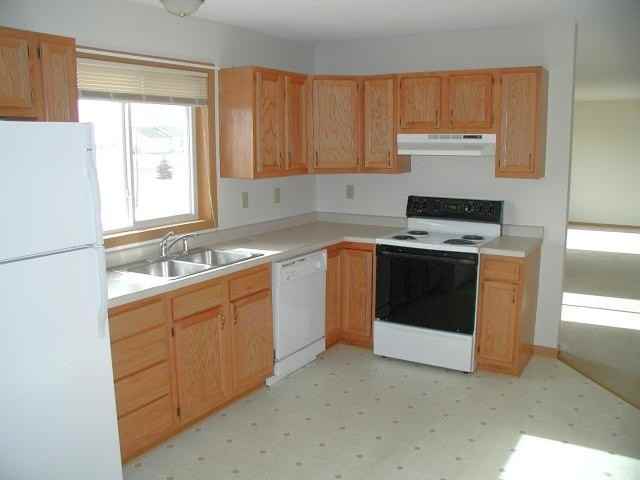 1322 214th Ave - Photo 3 of 9