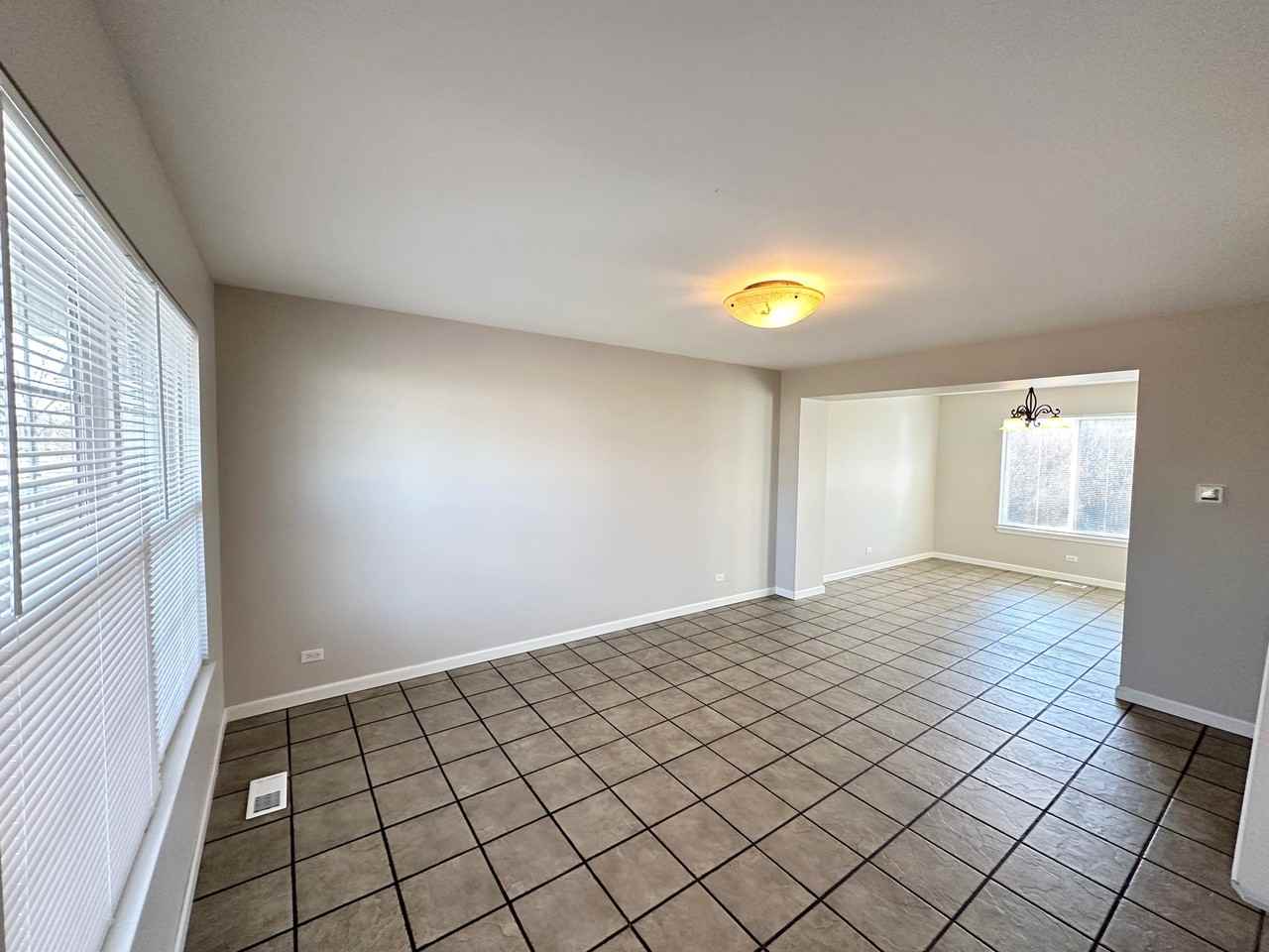 10507 Oxford Dr - Photo 3 of 32