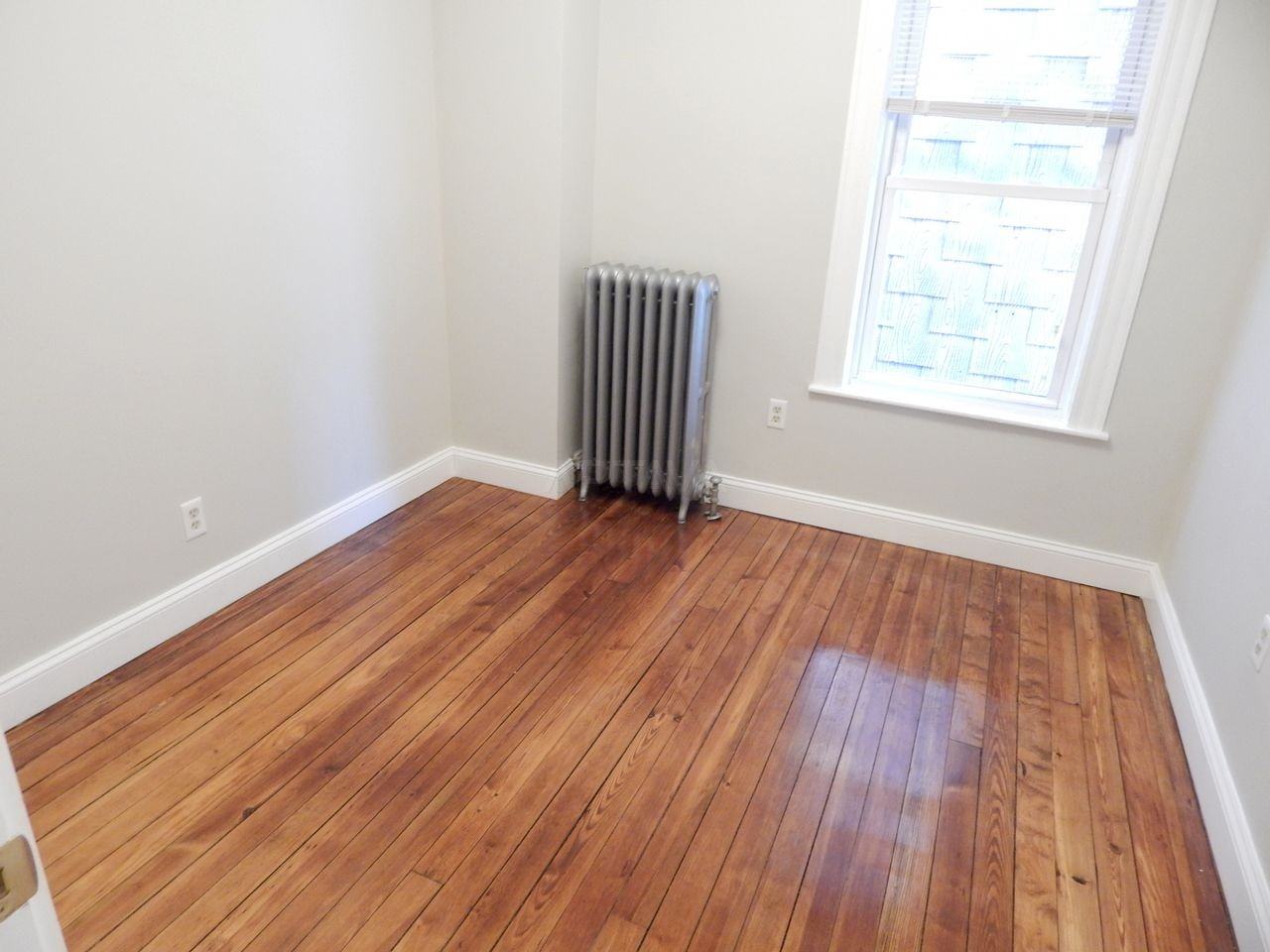 13 Seven Pines Ave - Photo 3 of 7