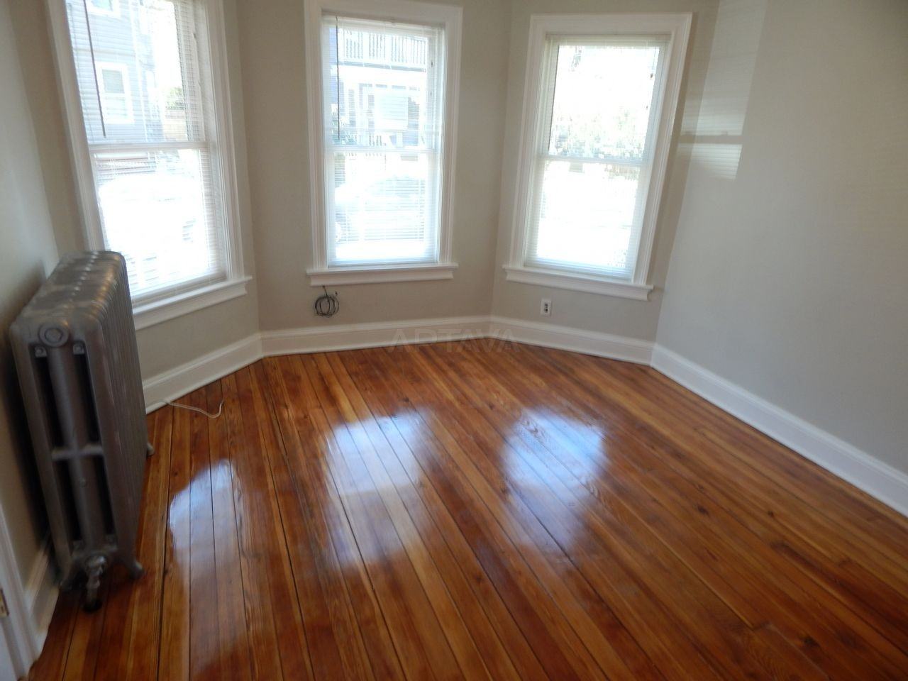 13 Seven Pines Ave - Photo 2 of 7