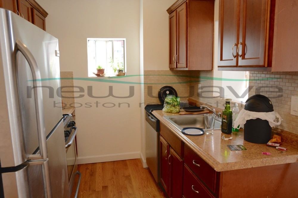 2 Greenwich St #1 - Photo 5 of 9