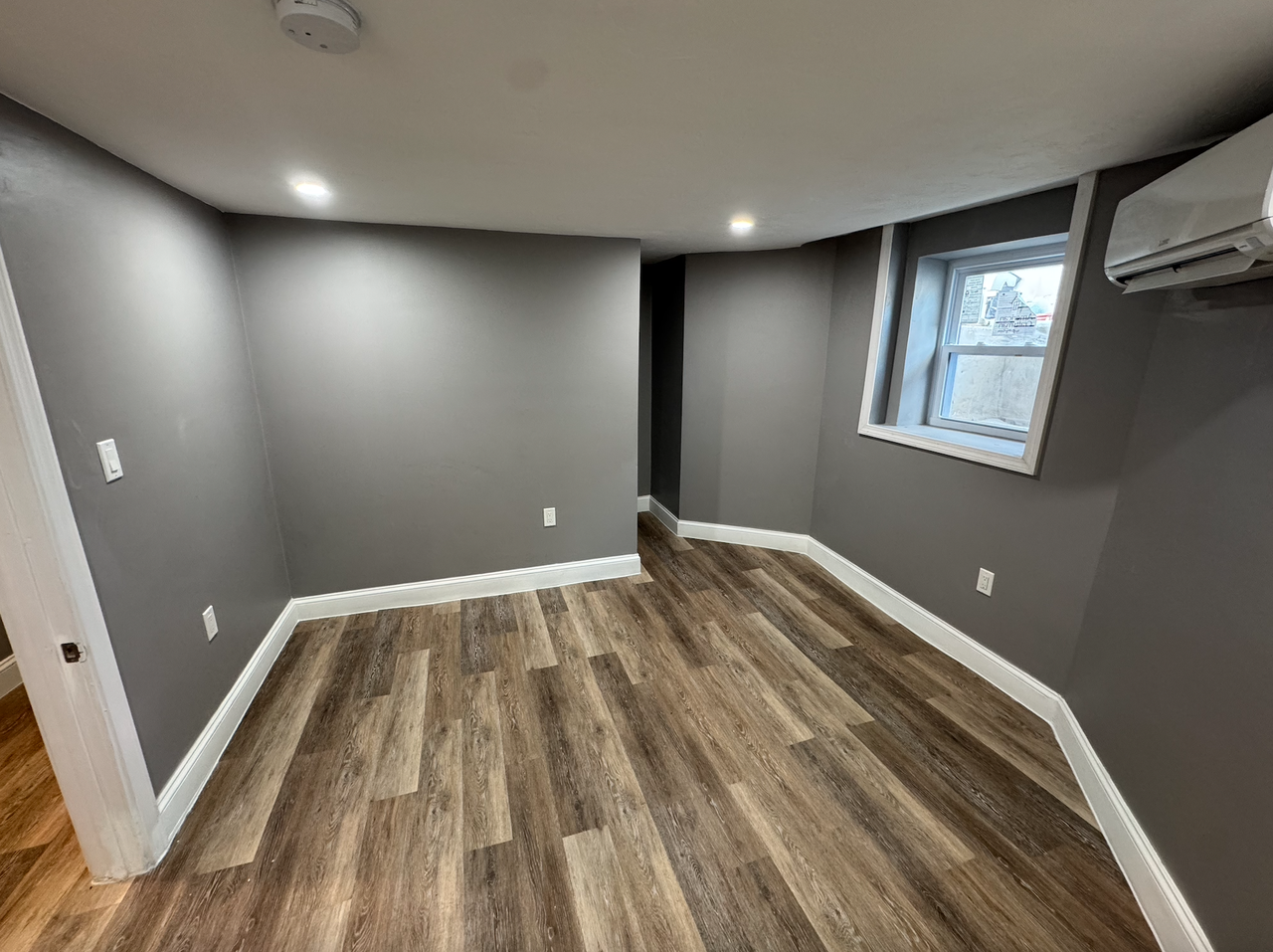 1916 Hyde Park Ave #B - Photo 2 of 10