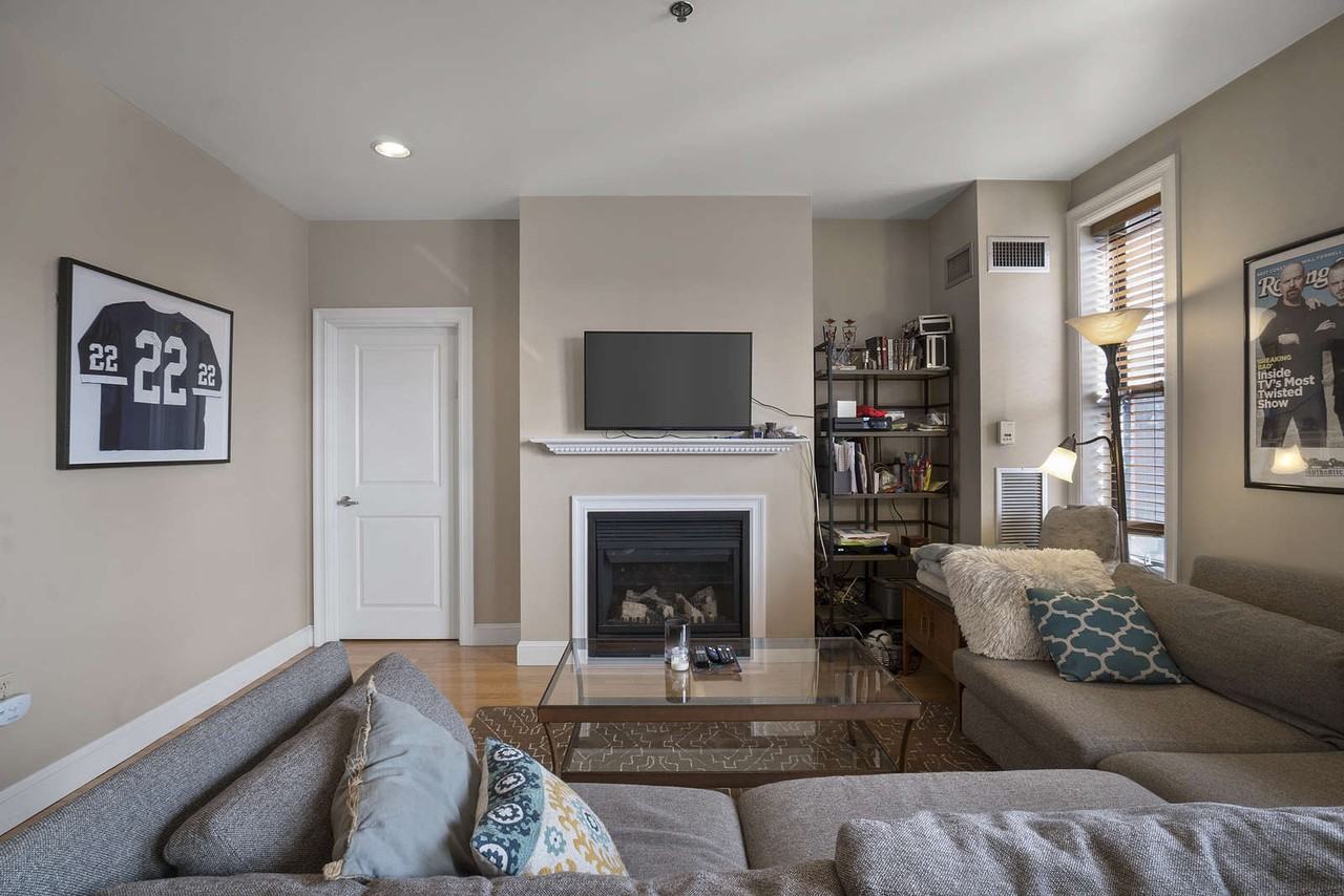 1723 Washington St #402 - Photo 4 of 19