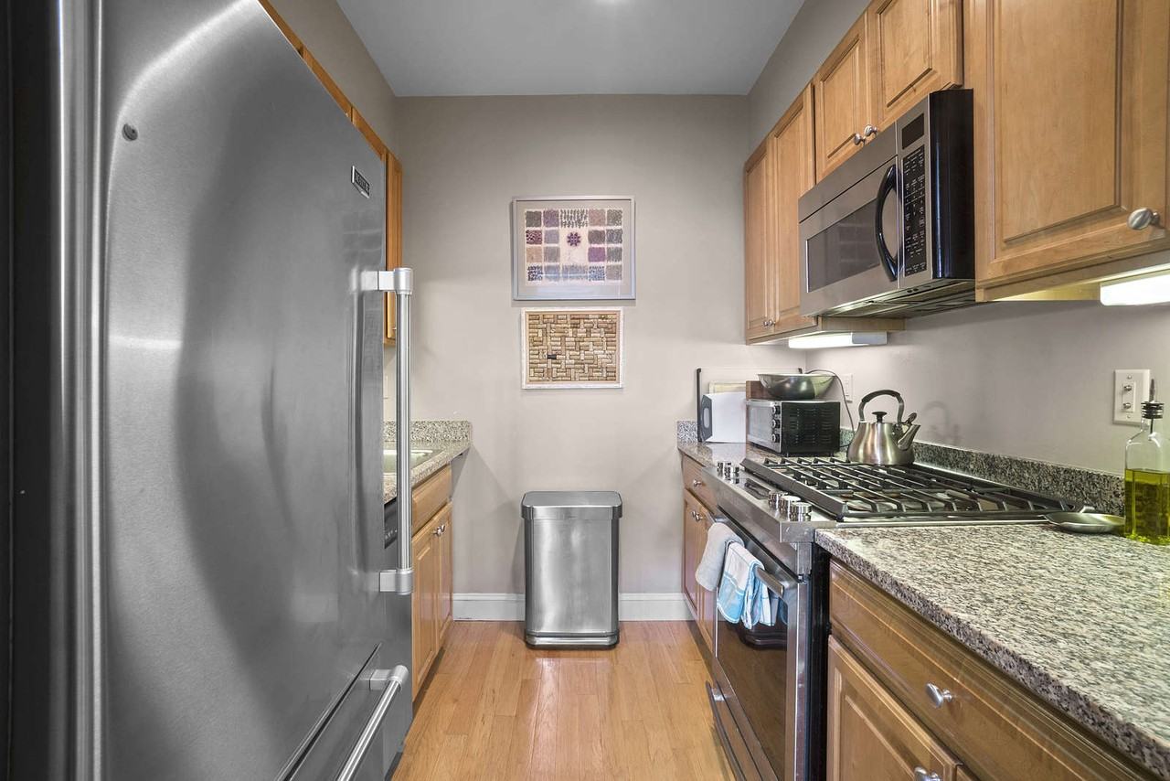 1723 Washington St #402 - Photo 5 of 19