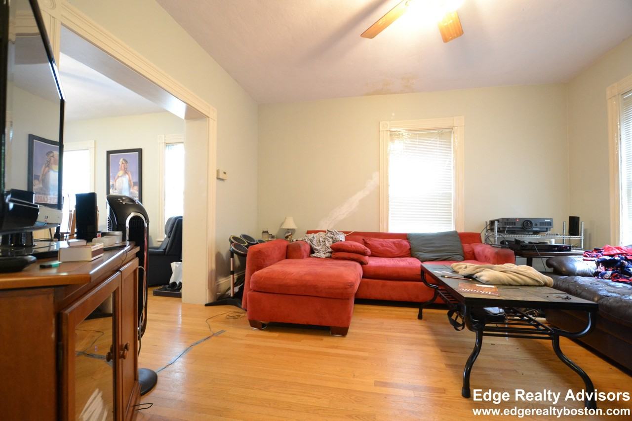 318 N Harvard St - Photo 5 of 17