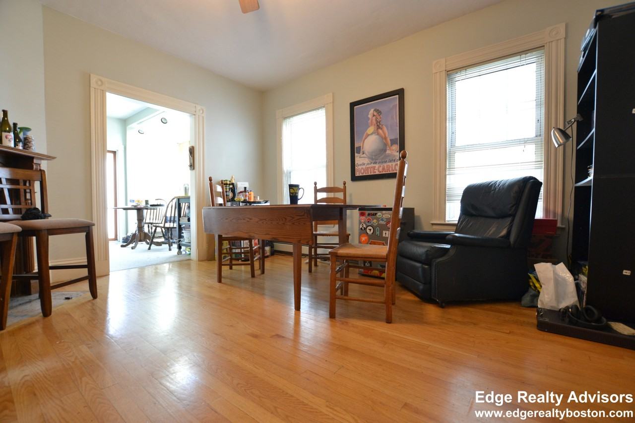 318 N Harvard St - Photo 6 of 17