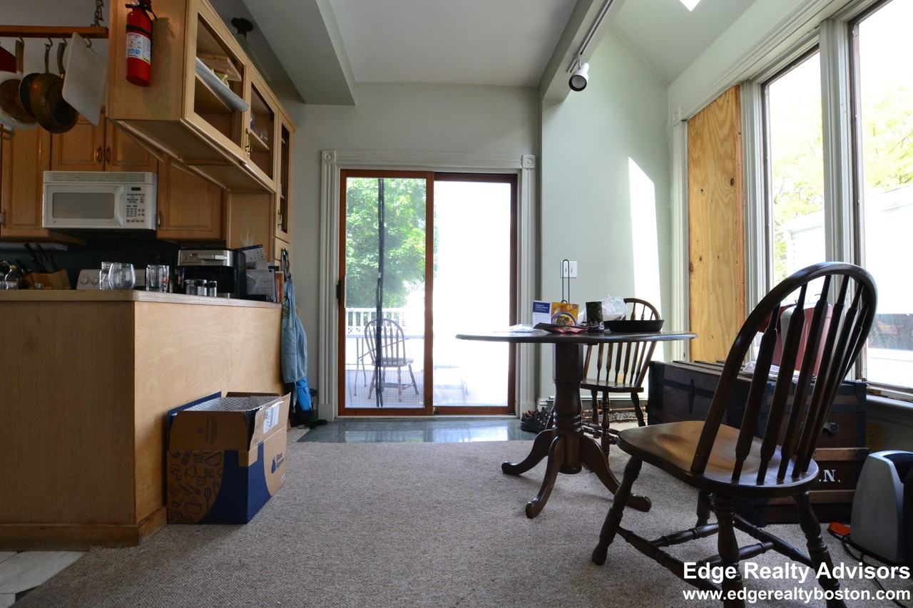 318 N Harvard St - Photo 7 of 17