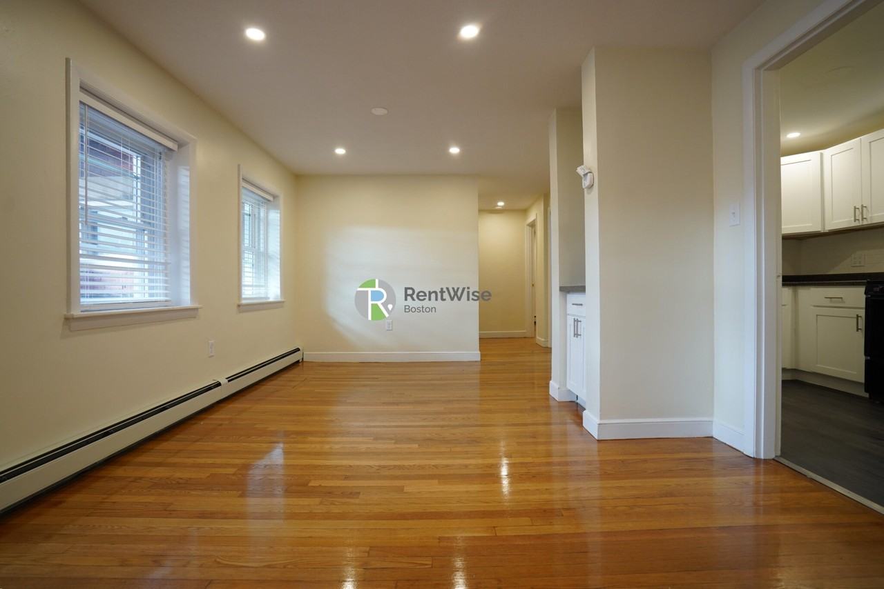 312 Tappan St #1A - Photo 5 of 30