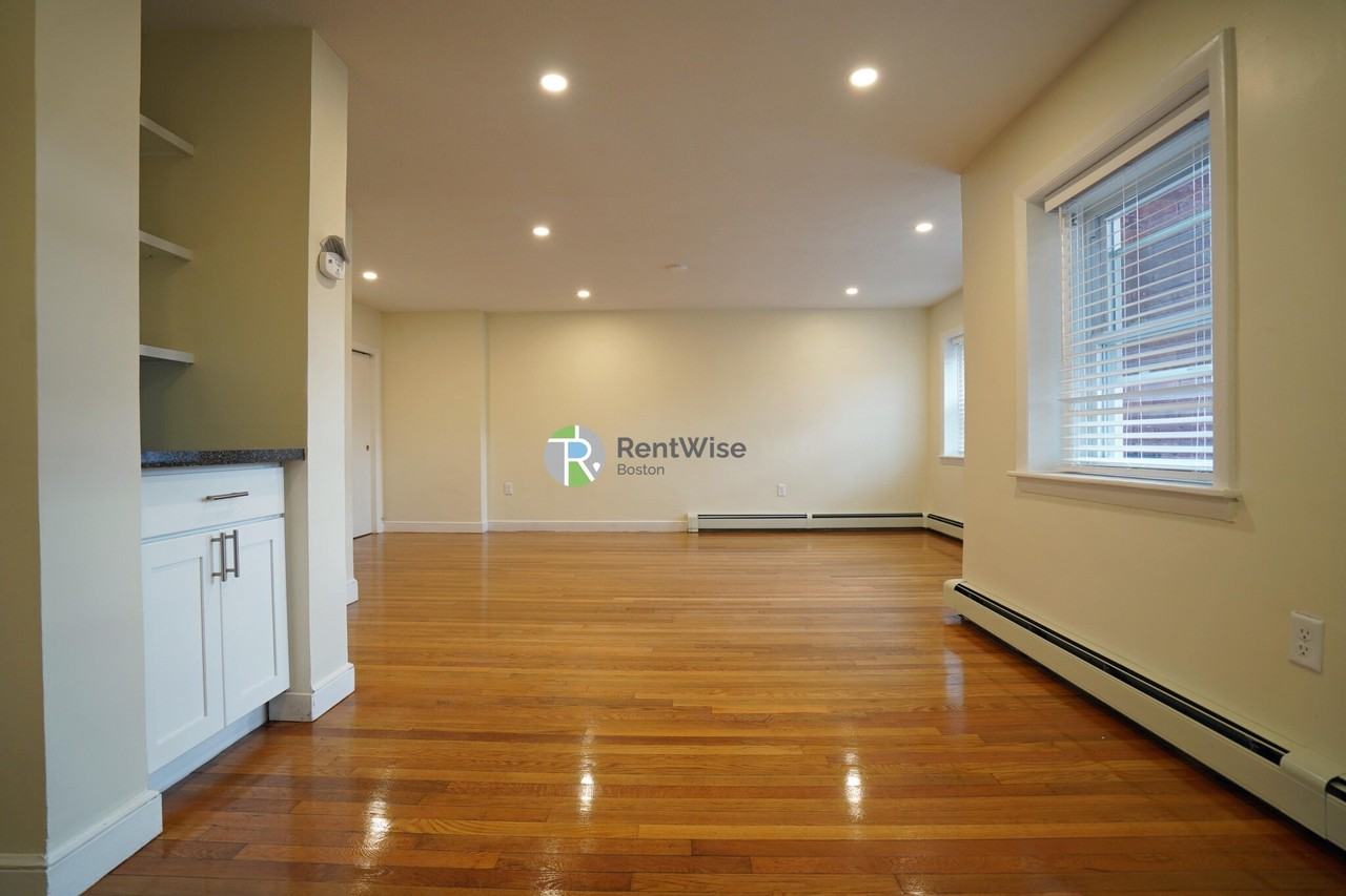 312 Tappan St #1A - Photo 7 of 30