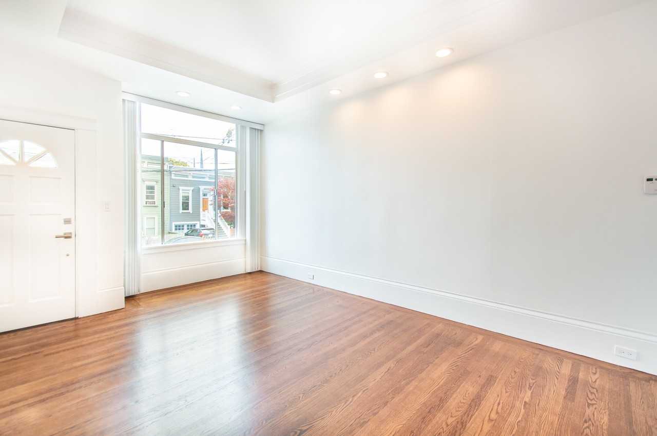 224 27th St #B - Photo 4 of 21
