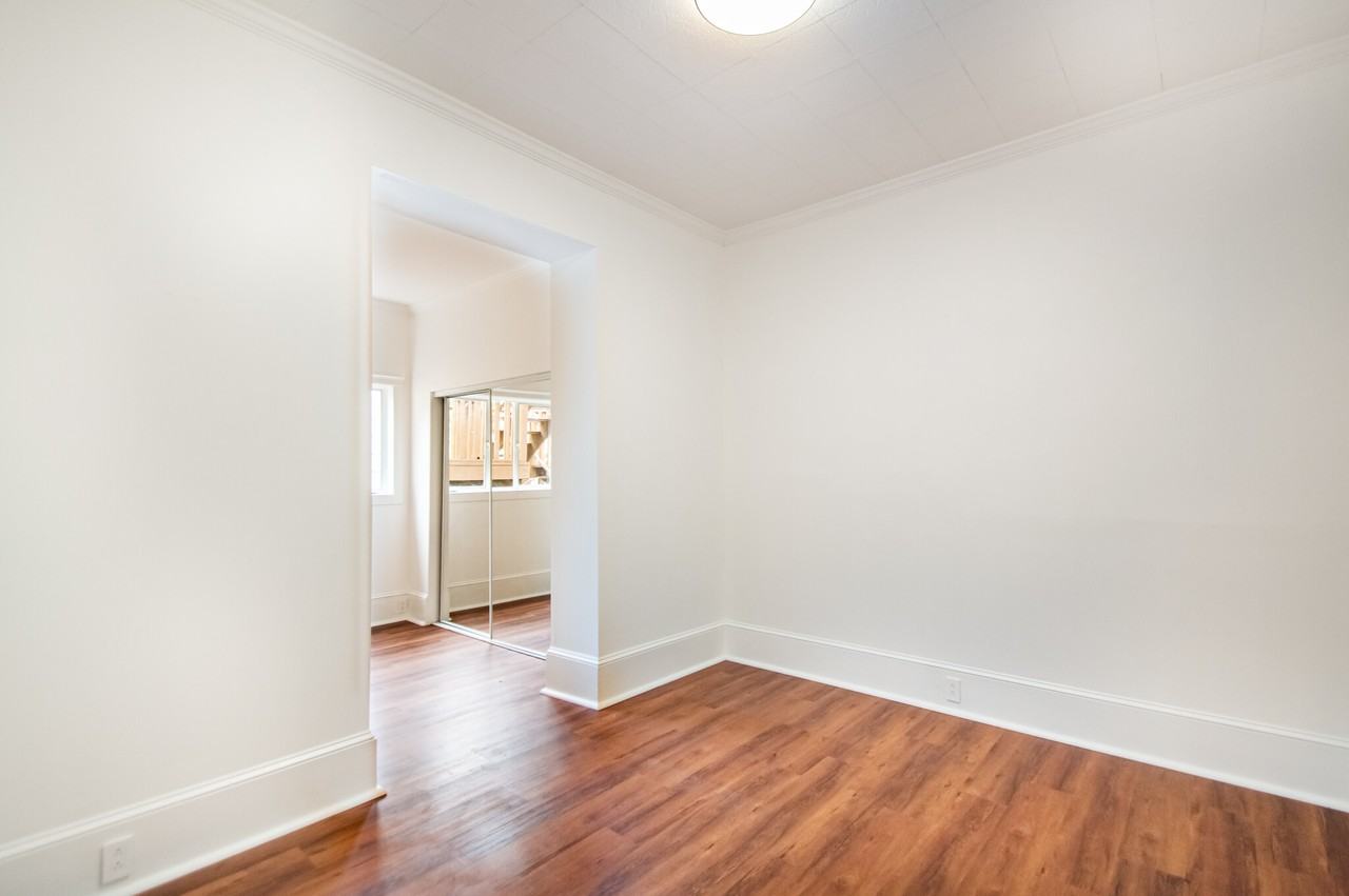224 27th St #B - Photo 6 of 21