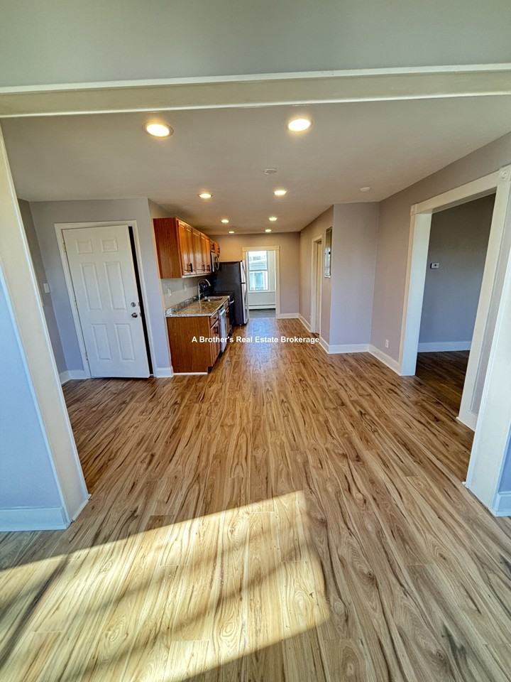 713 Metropolitan Ave #2 - Photo 3 of 17
