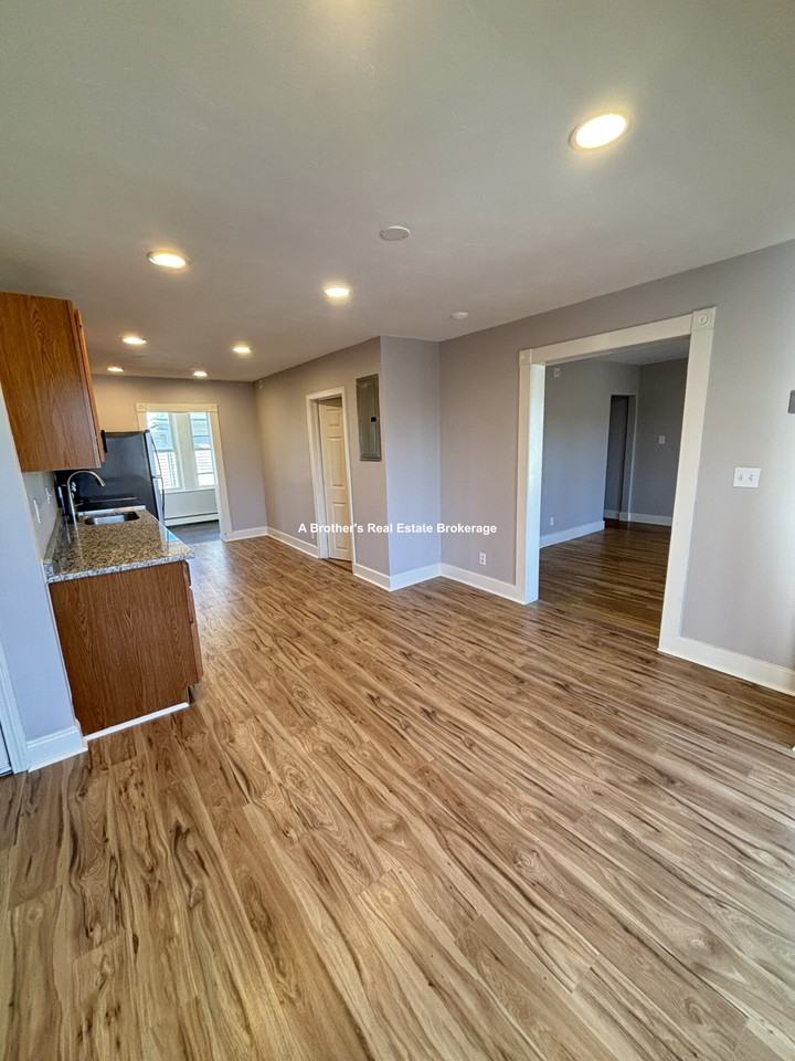713 Metropolitan Ave #2 - Photo 5 of 17
