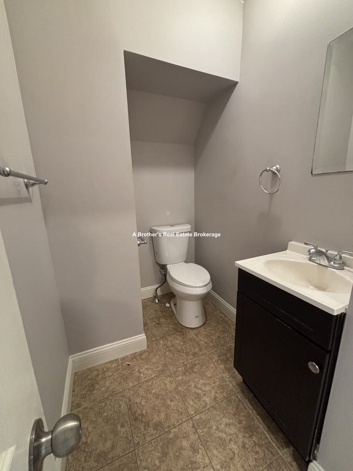 713 Metropolitan Ave #2 - Photo 7 of 17