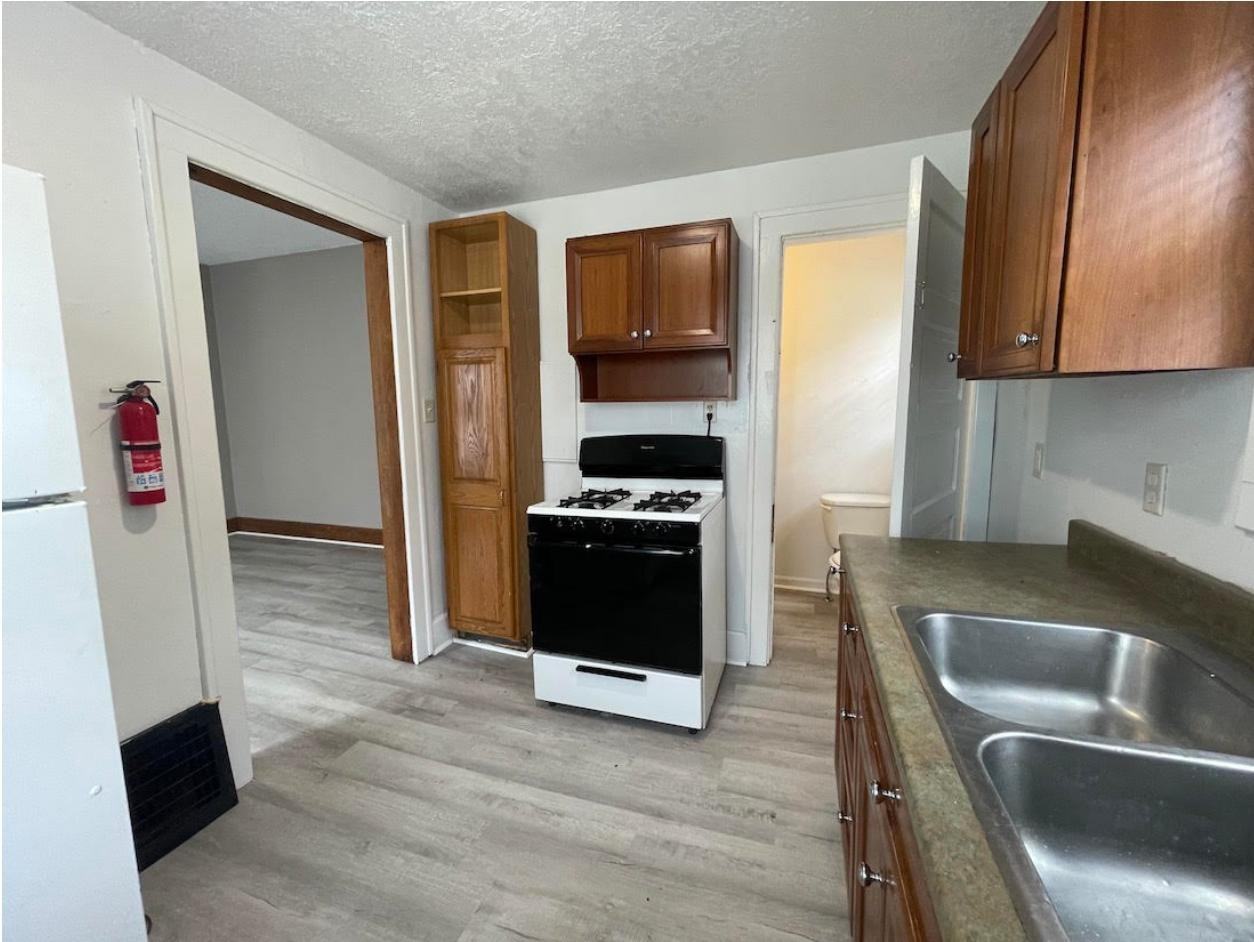 317 Douglas Ave - Photo 7 of 10