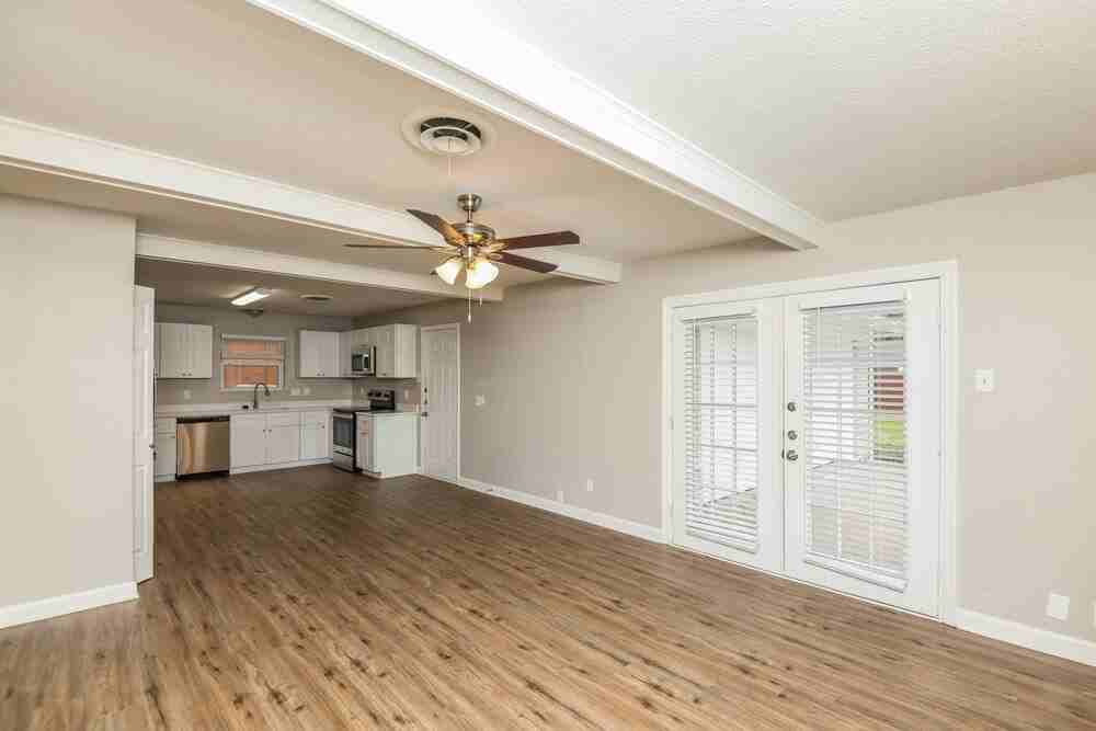 3556 Wosley Dr - Photo 3 of 16