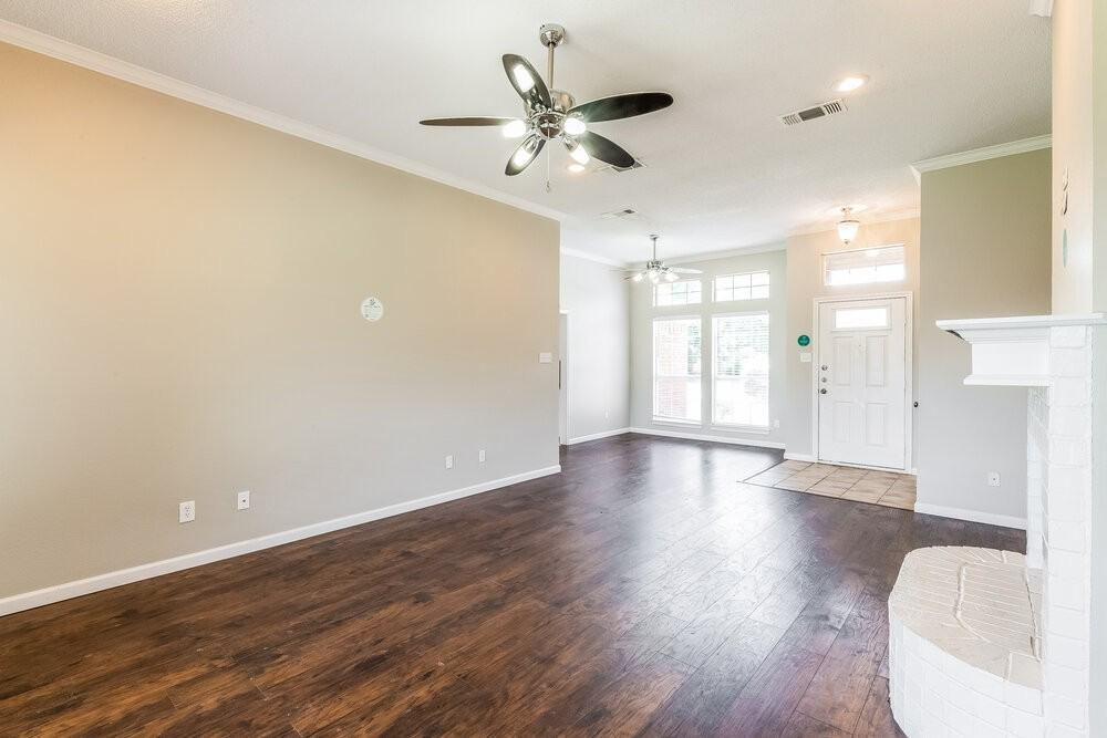 1120 Highcrest Dr - Photo 4 of 16