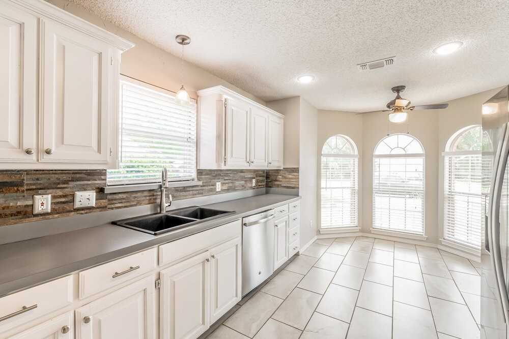 1120 Highcrest Dr - Photo 7 of 16