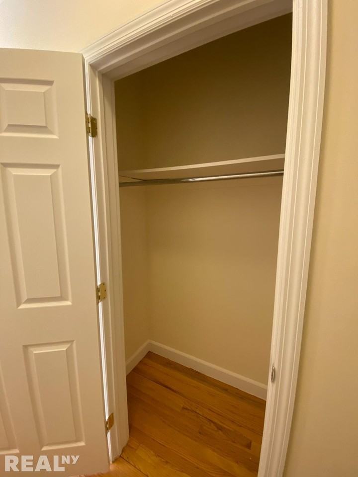 W 13th St #6 - Photo 6 of 7