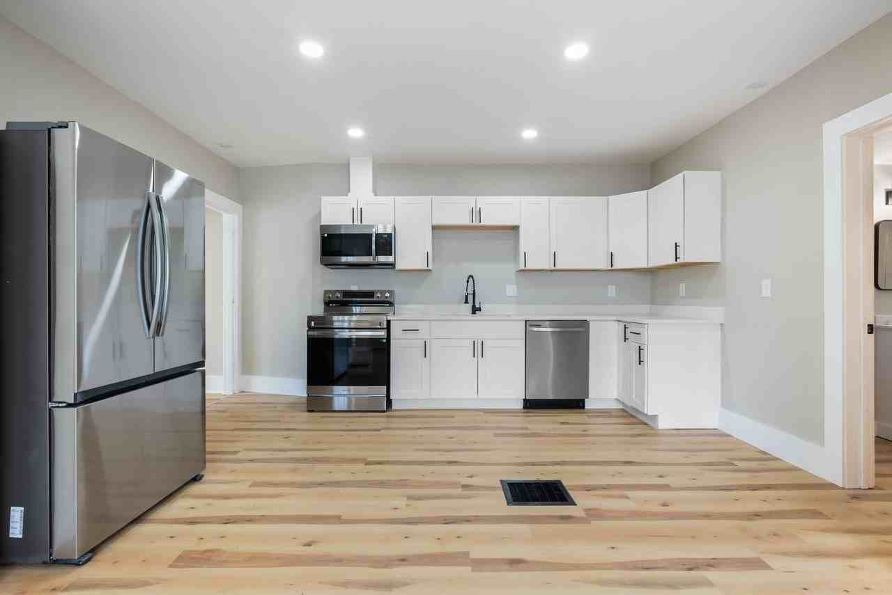 2111 Ne 43rd Ave - Photo 2 of 35