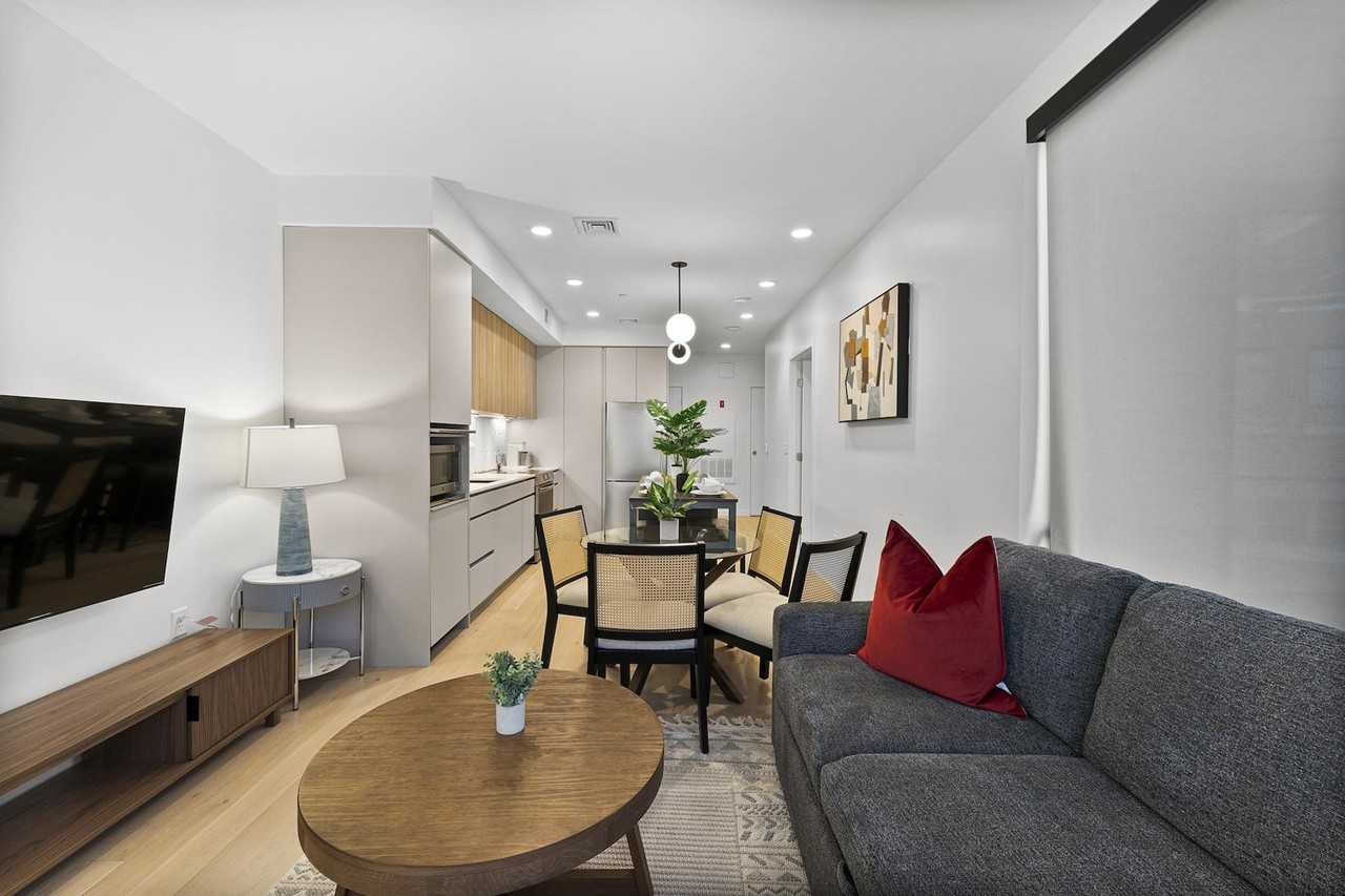 35 W 2nd St #1240284P - Photo 4 of 24