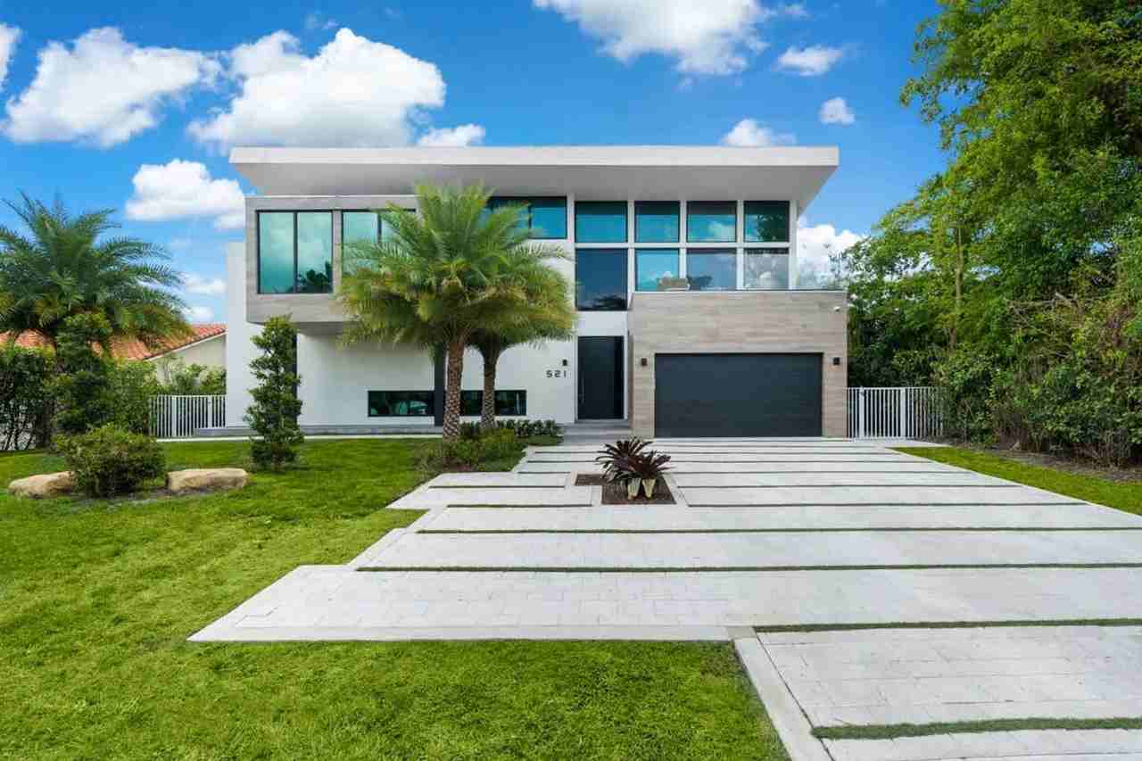 Holiday Dr #1056352P - Photo 3 of 50