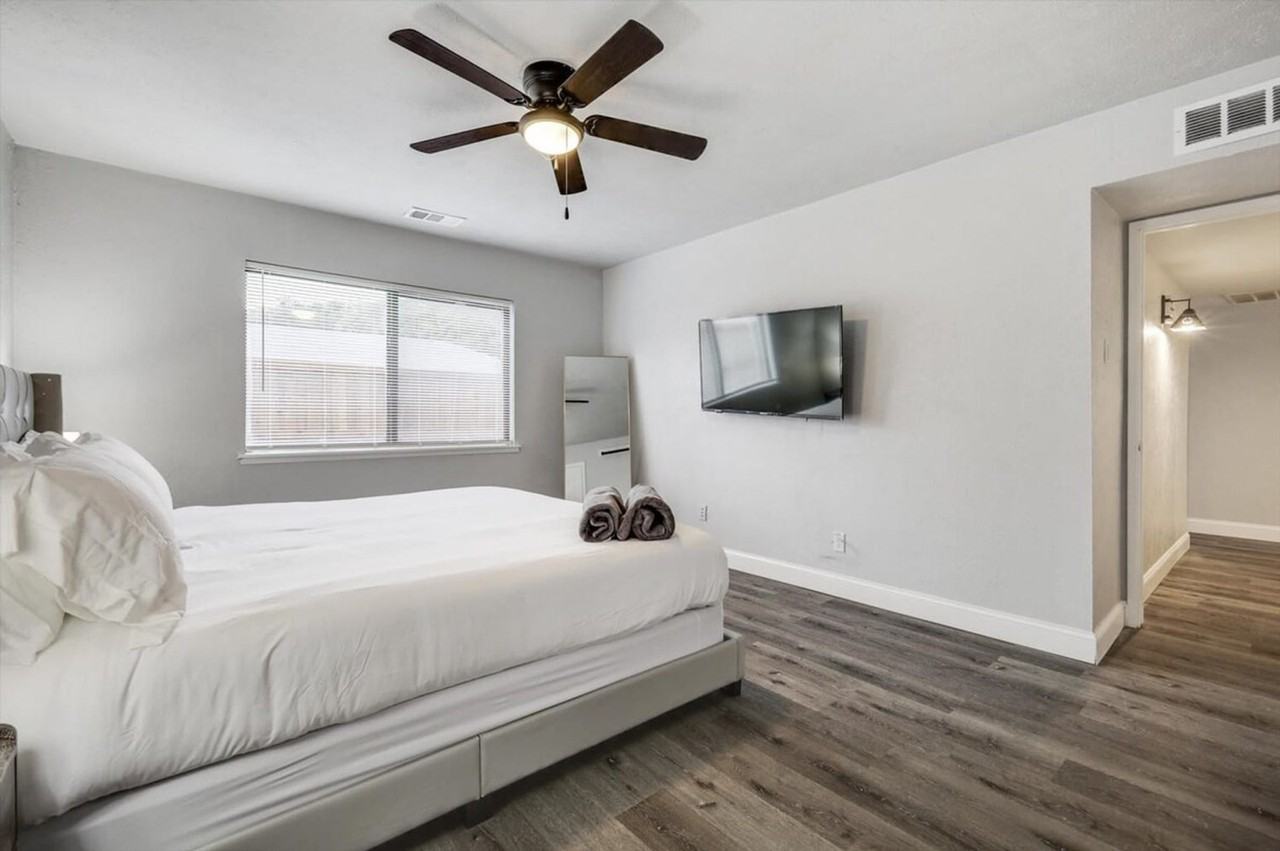 5048 Pemberton Ln #1056408P - Photo 7 of 47