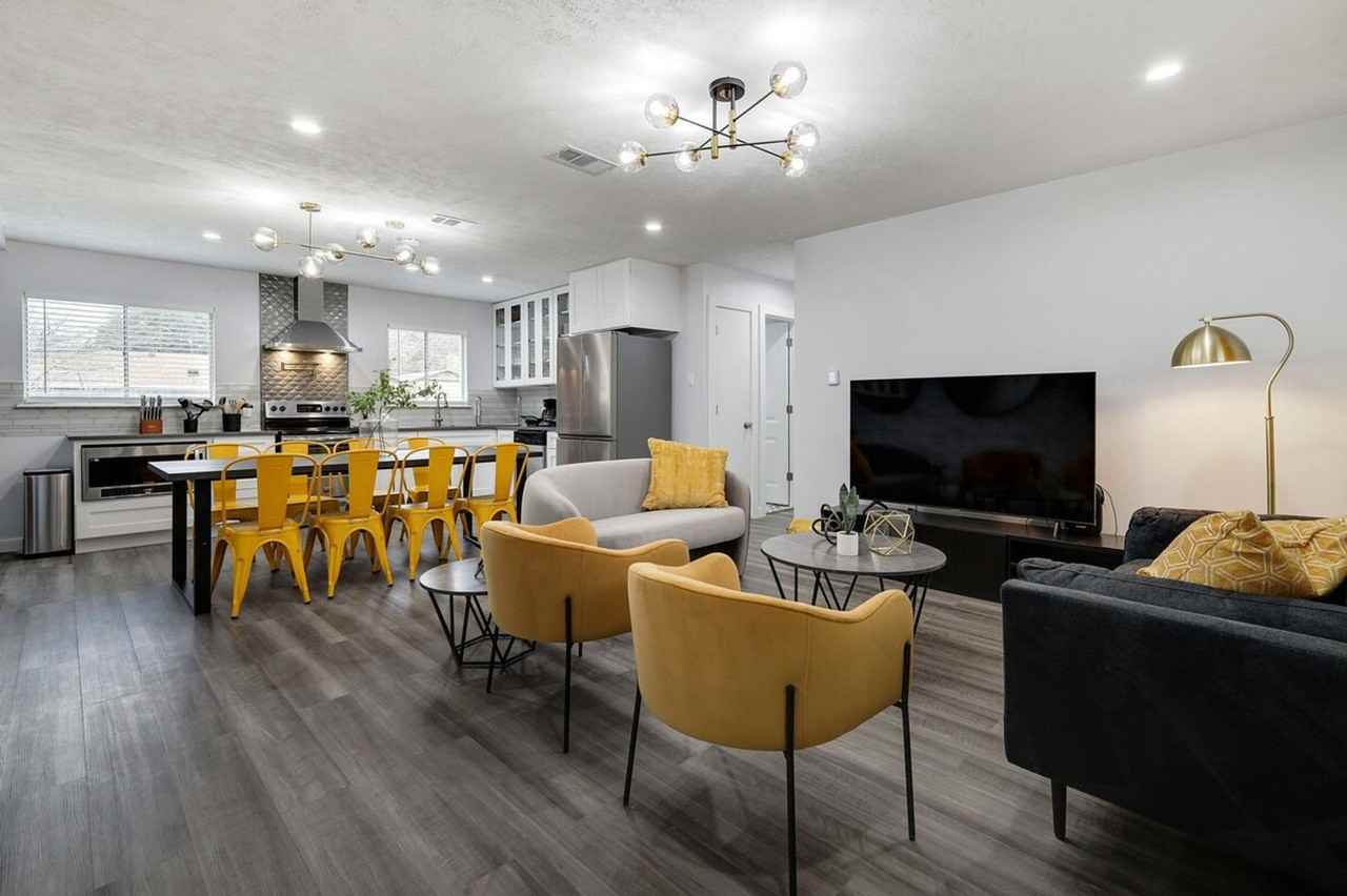 7609 Noreast Dr #1056415P - Photo 3 of 35