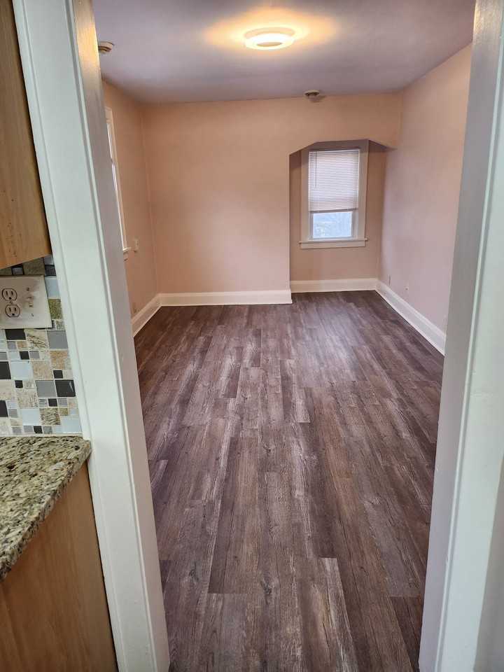 1221 E Clarke St - Photo 3 of 9