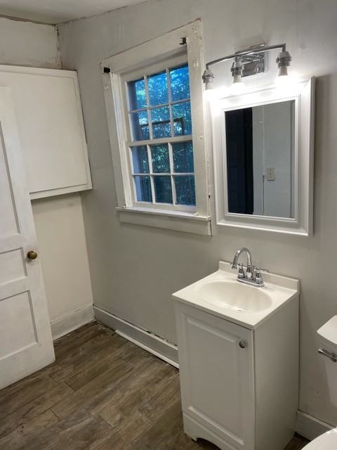 318 E 12th St - Photo 6 of 9