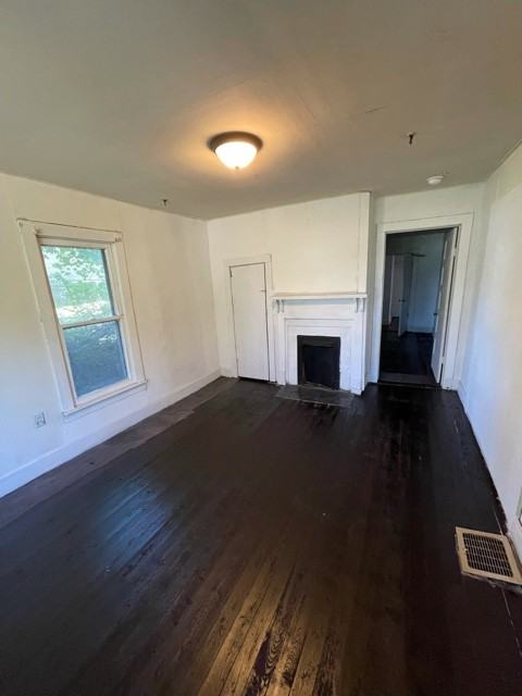 318 E 12th St - Photo 5 of 9