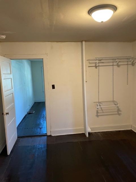 318 E 12th St - Photo 7 of 9