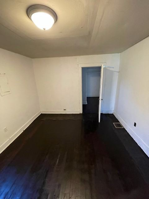 318 E 12th St - Photo 2 of 9