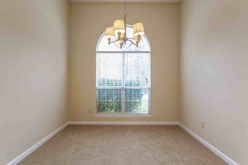 495 Anna Ave - Photo 5 of 16