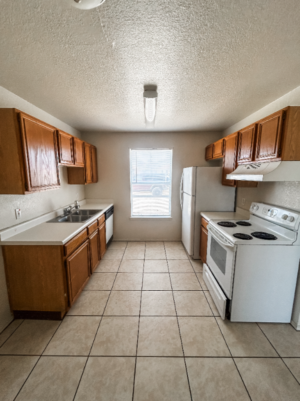 1808 Windward Dr #B - Photo 4 of 17