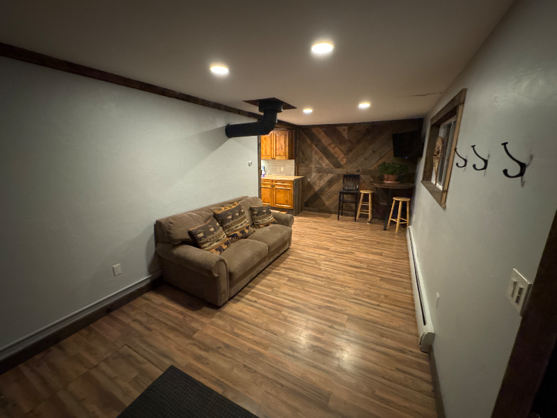 118 E 13th St #B - Photo 2 of 6